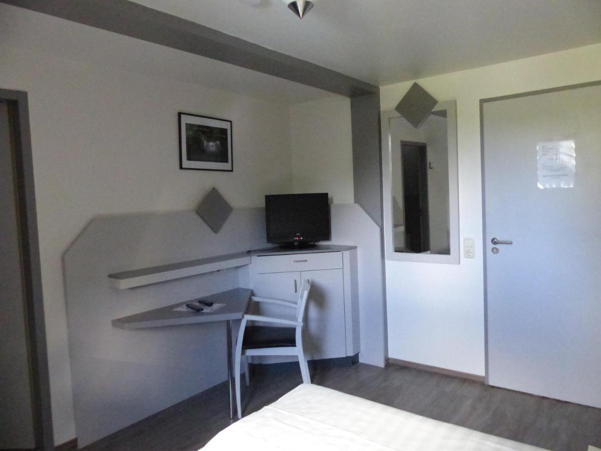Hotel Eifelsteig Ретґен Екстер'єр фото
