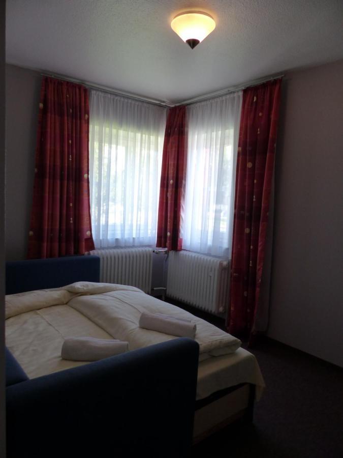 Hotel Eifelsteig Ретґен Екстер'єр фото