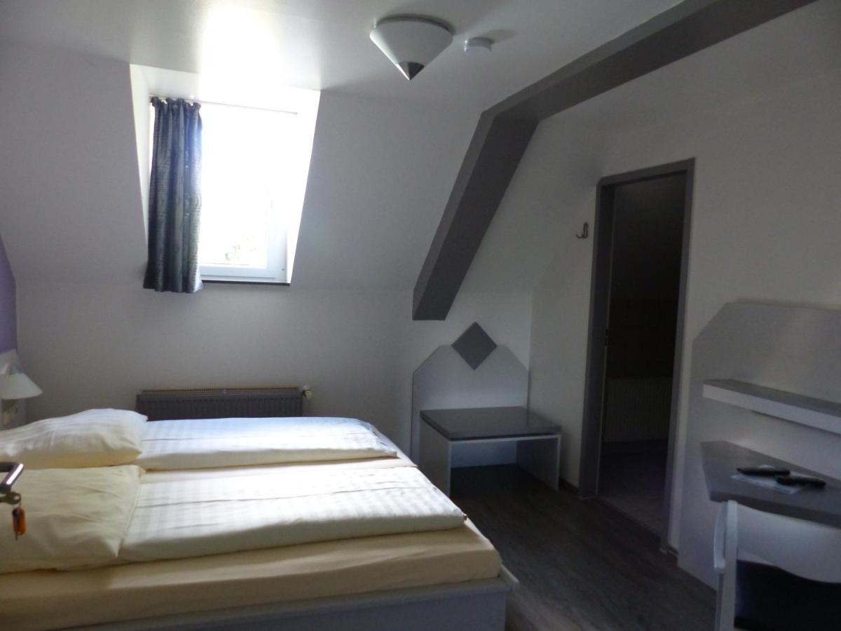 Hotel Eifelsteig Ретґен Екстер'єр фото