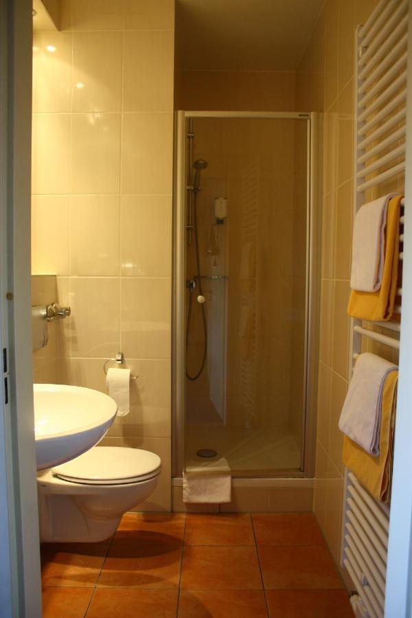 Hotel Eifelsteig Ретґен Екстер'єр фото